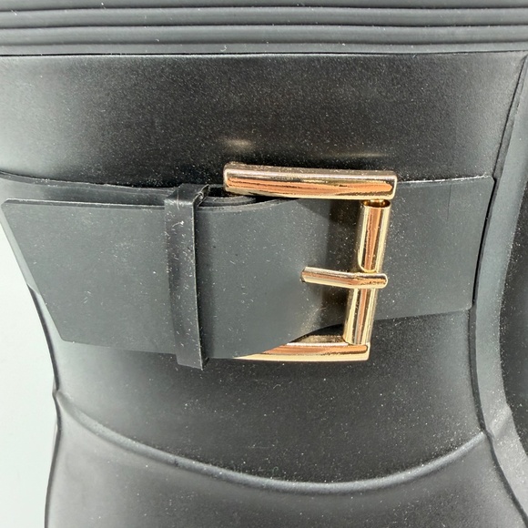 Tommy Hilfger Women's Rain Boots Black Buckle Tie Gold 9M Waterproof Short - Picture 3 of 14
